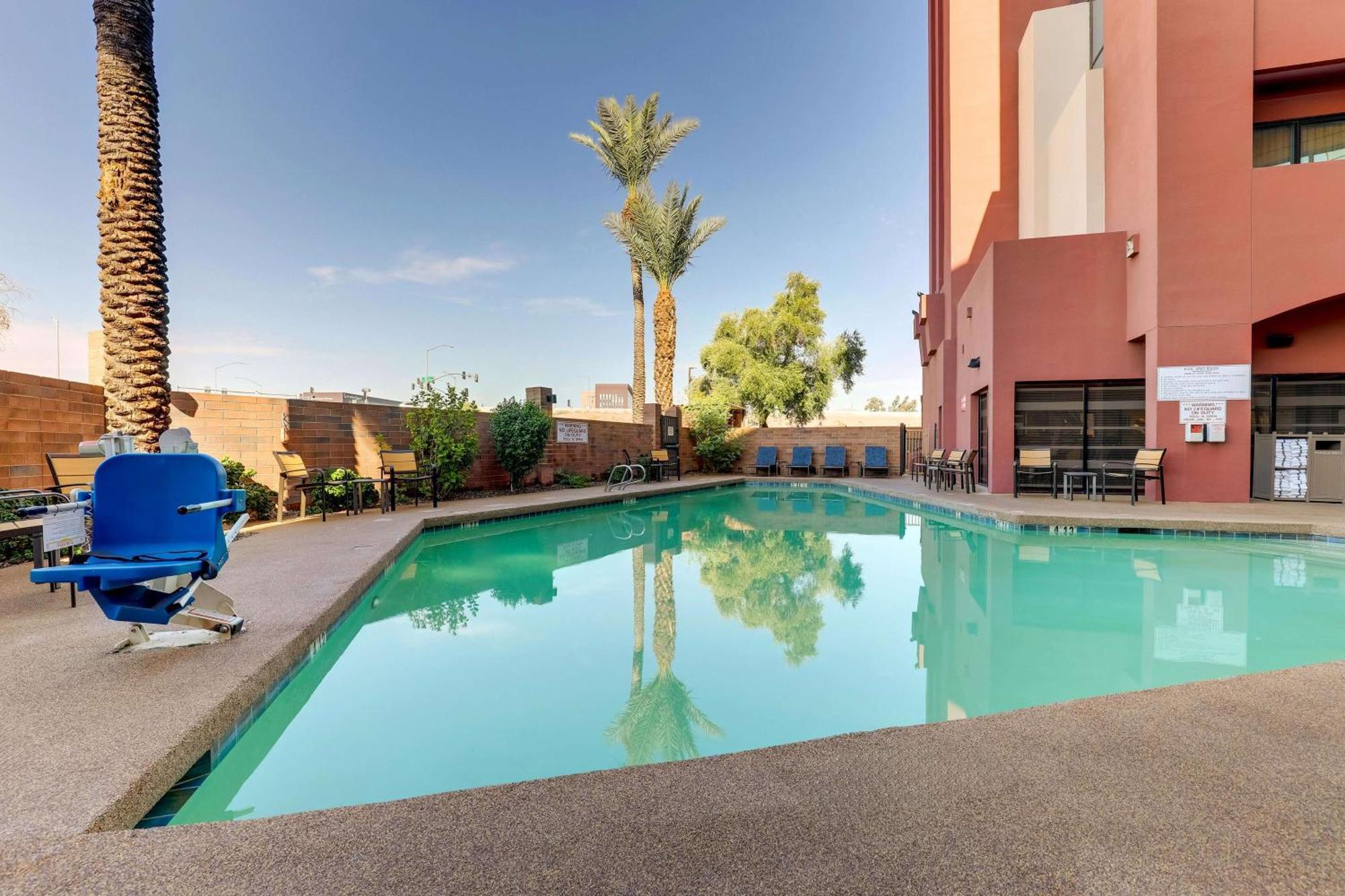 Drury Inn & Suites Phoenix Airport Exterior foto