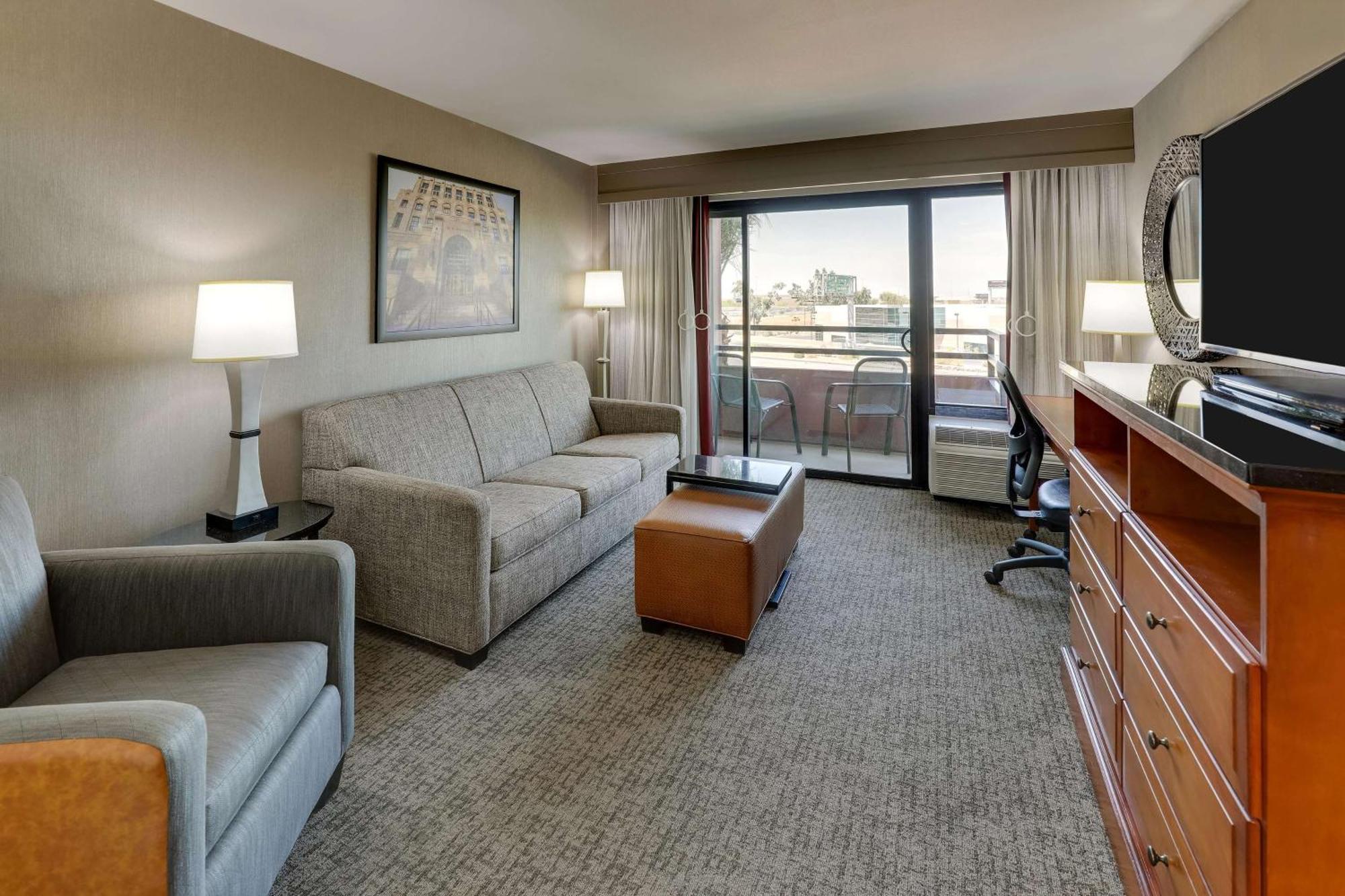 Drury Inn & Suites Phoenix Airport Exterior foto