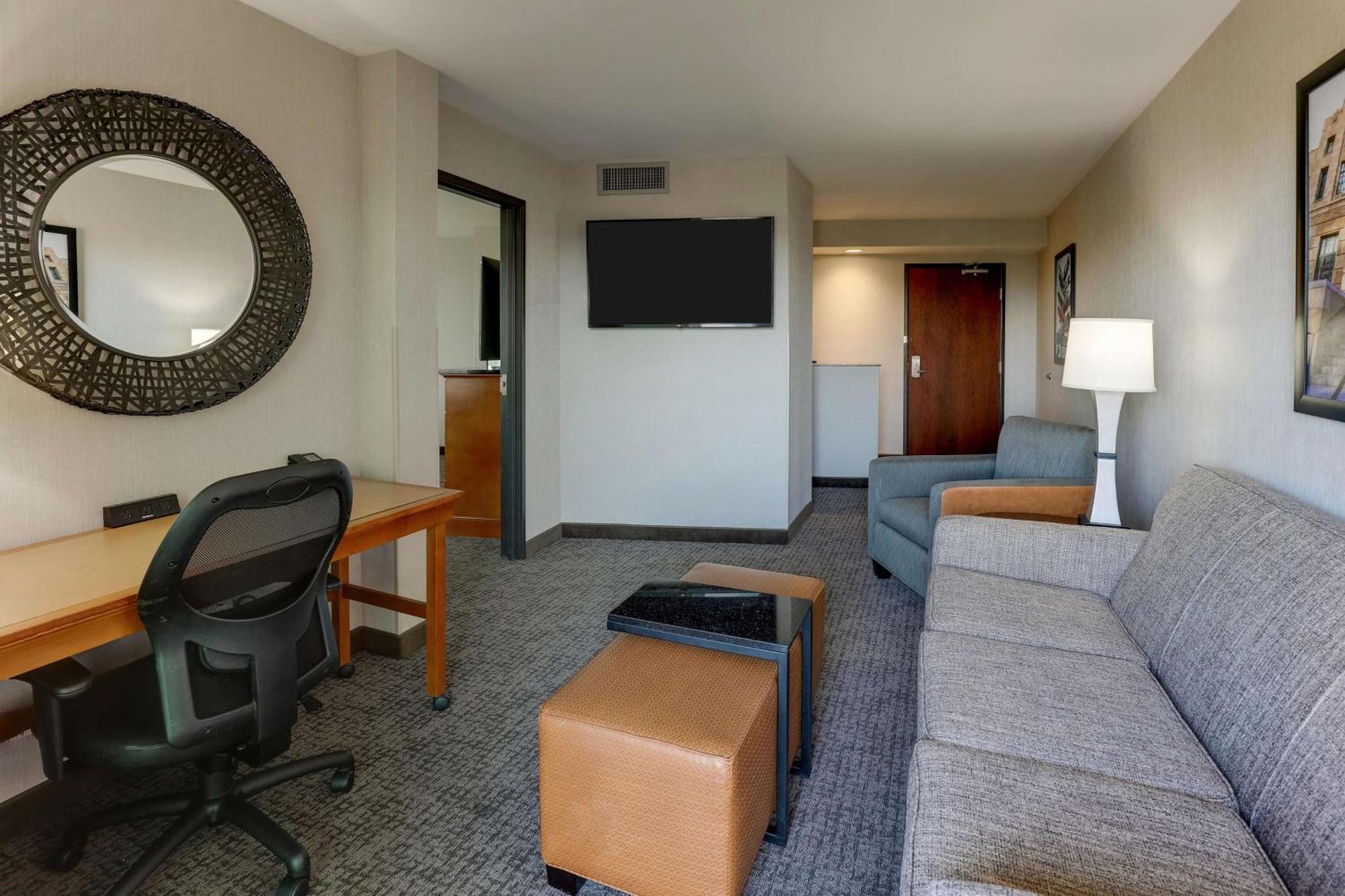 Drury Inn & Suites Phoenix Airport Exterior foto