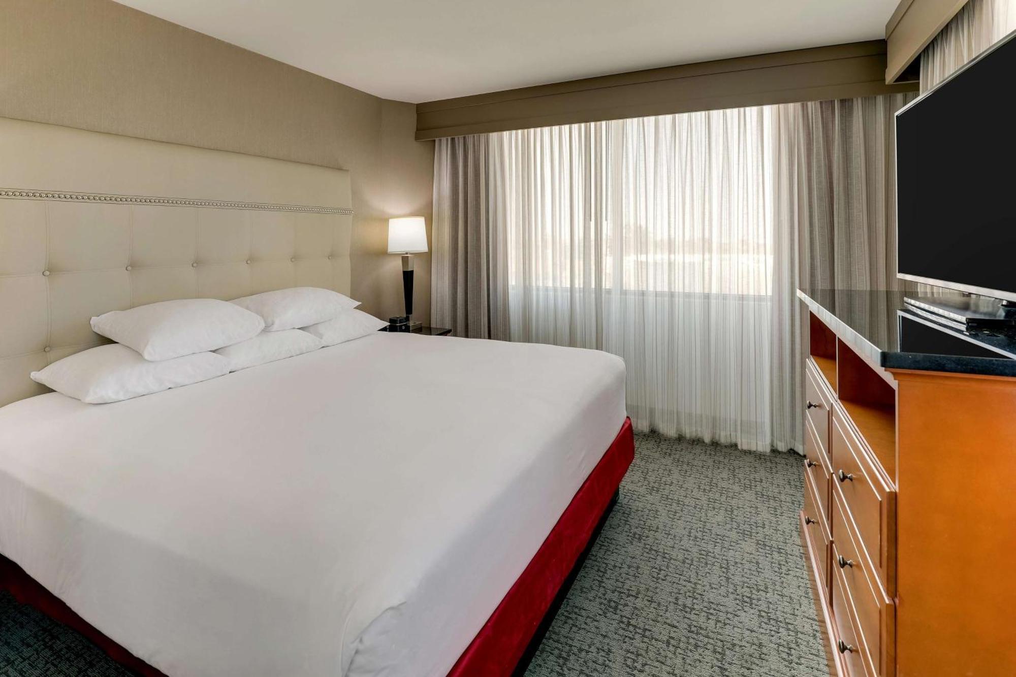 Drury Inn & Suites Phoenix Airport Exterior foto